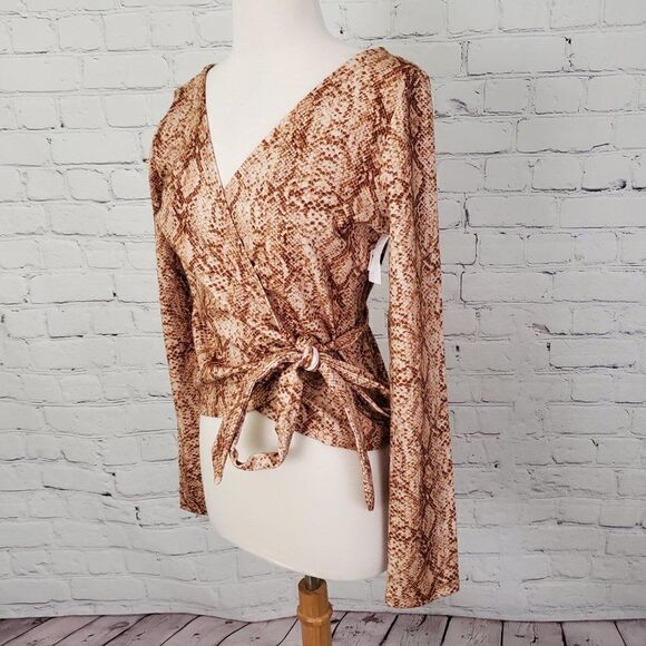 LOVERS + FRIENDS NWT Snake Print Long Sleeve Wrap Top Size L - Picture 4 of 7